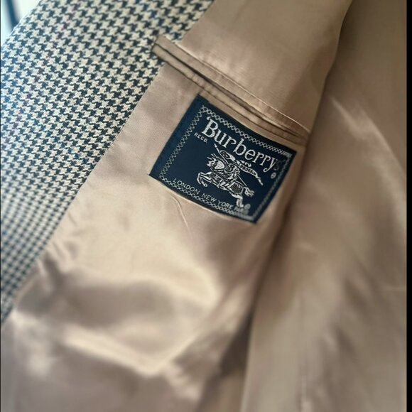 BURBERRY LONDON Brown Houndstooth 2 Button Wool Blazer, Size 39S - Picture 8 of 9